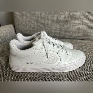 Cariuma SALVAS white leather sneaker - size 9